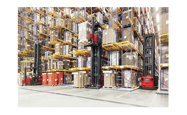 Linde Material Handling presenta i nuovi carrelli VNA