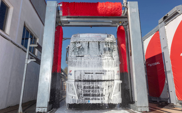 ISTOBAL riduce di un 35% il consumo elettrico per la pulizia dei camion grazie al nuovo portale di lavaggio industriale