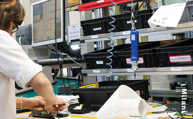 Come scegliere i contenitori ESD per elettronica